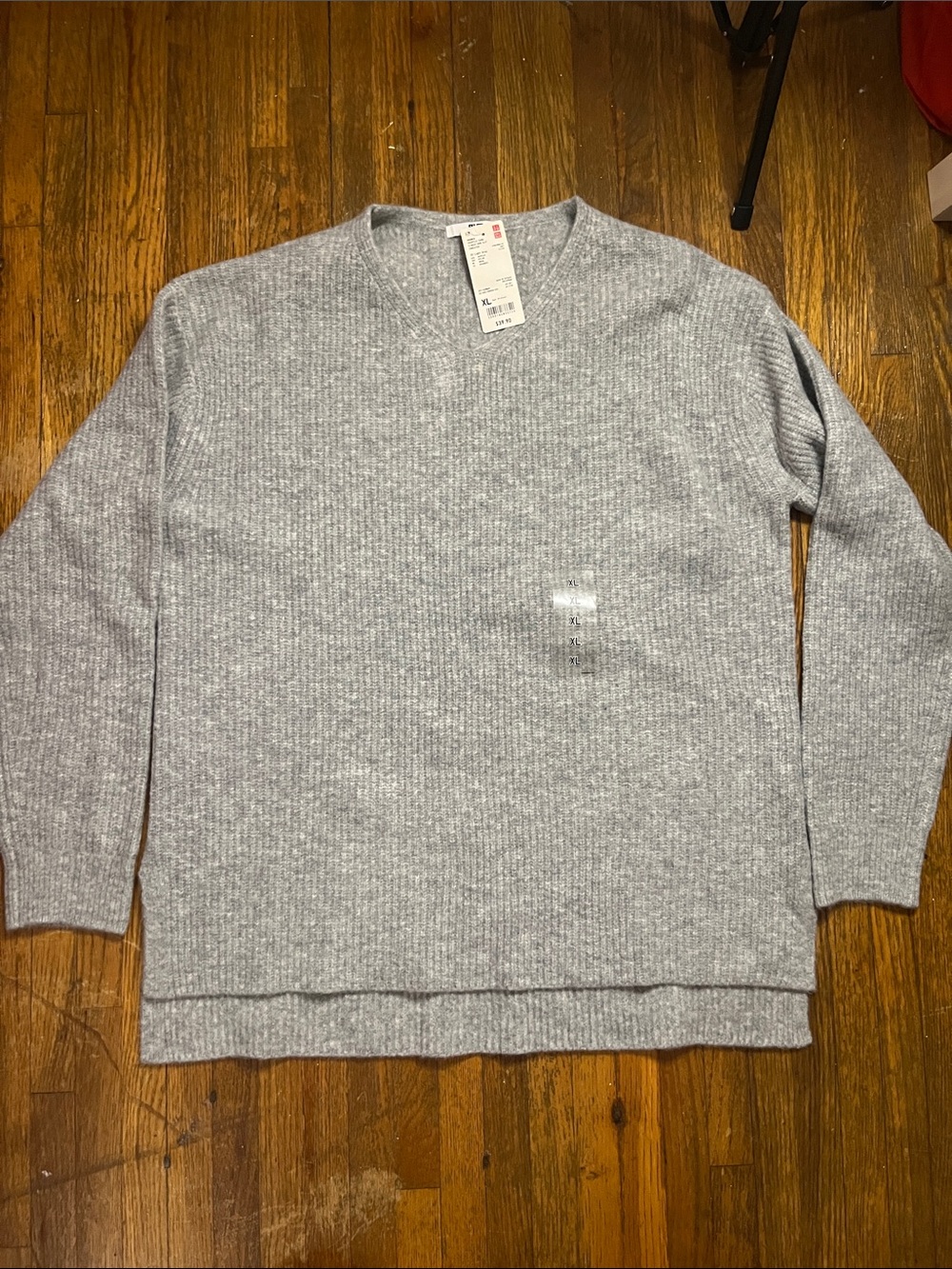 Uniqlo Women's Light Gray V-Neck Ribbed Sweater
